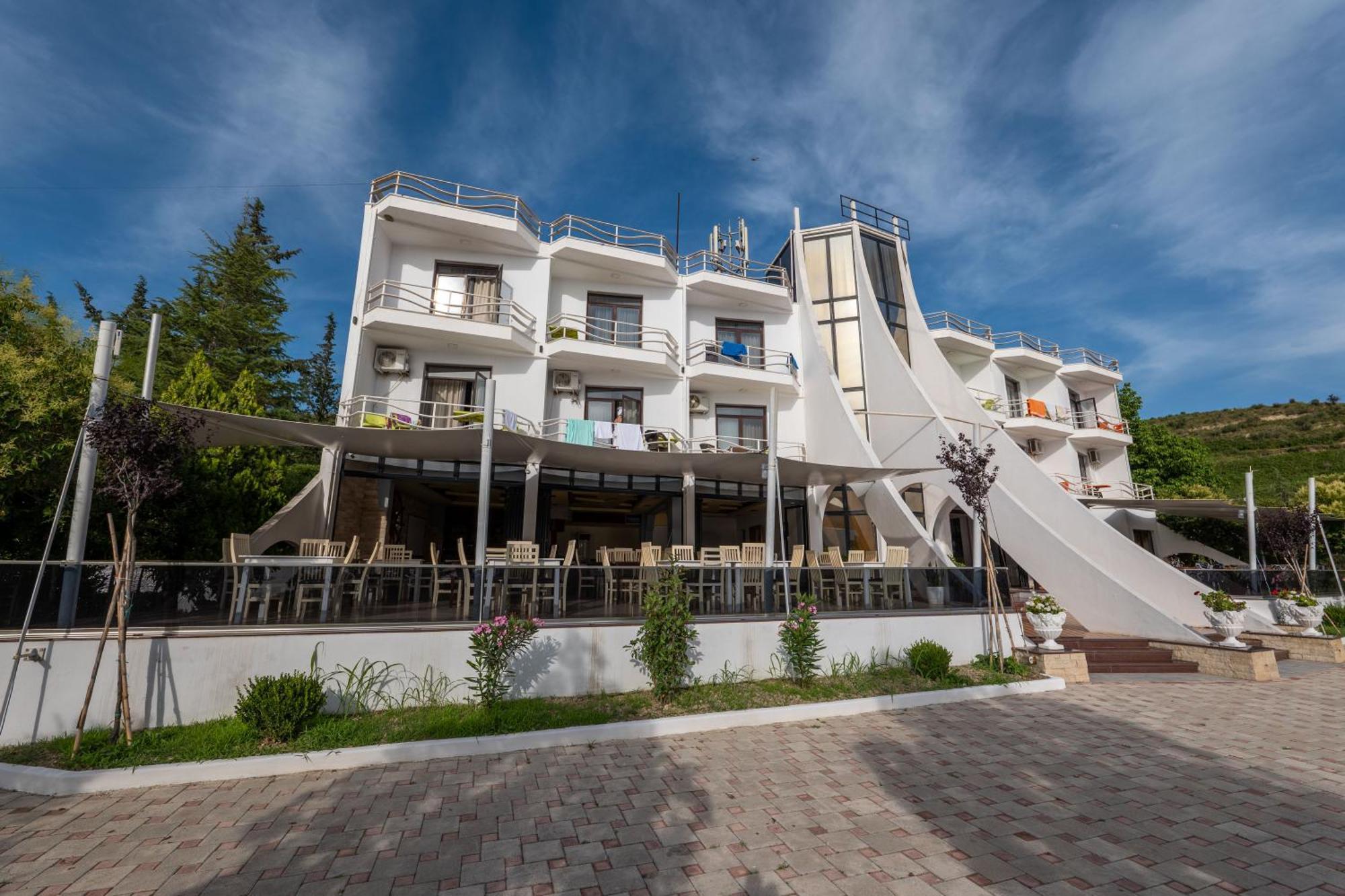 Edva Resort Radhimë 외부 사진